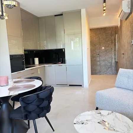Lake Apartment Apartment *